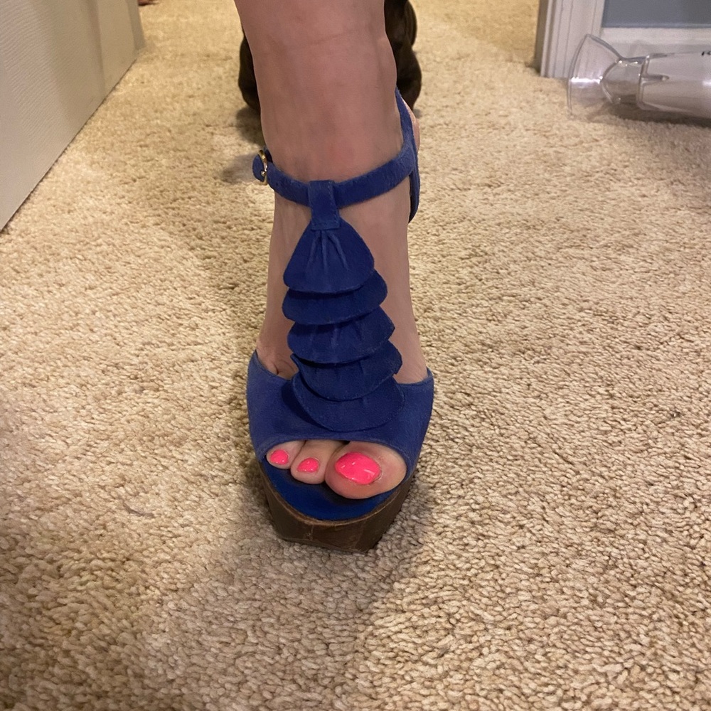 Flirty sky high ankle strap pumps👡👡👡